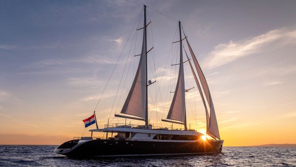 Nocturno Segelyacht