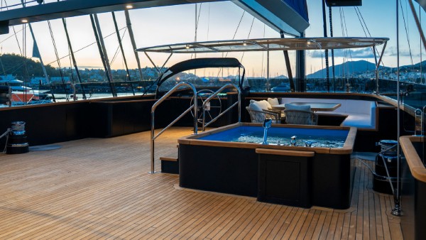 Segelyacht Oguz Khan