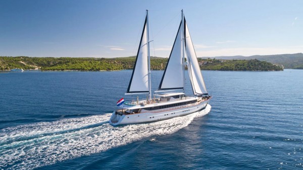 Segelyacht Omnia