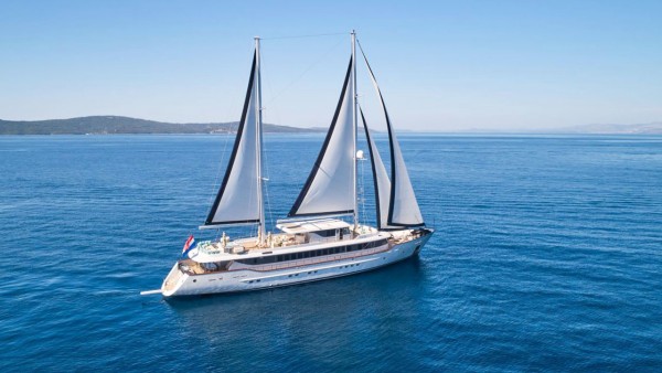 Segelyacht Omnia