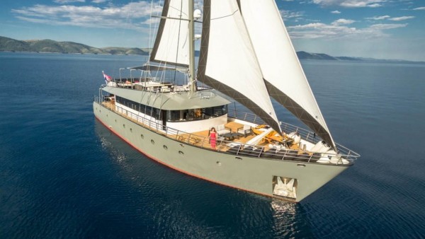 Segelyacht Rara Avis