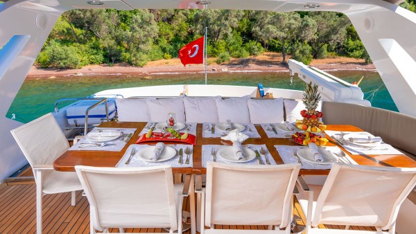 Motoryacht Blues