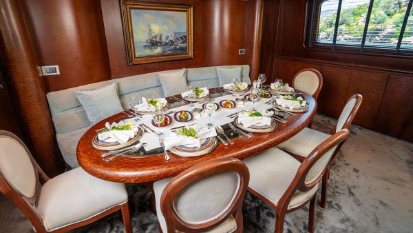 Motoryacht Blues