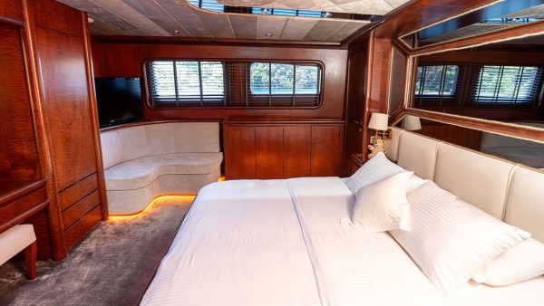 Motoryacht Blues