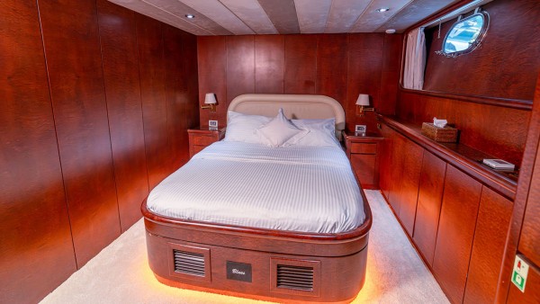 Motoryacht Blues