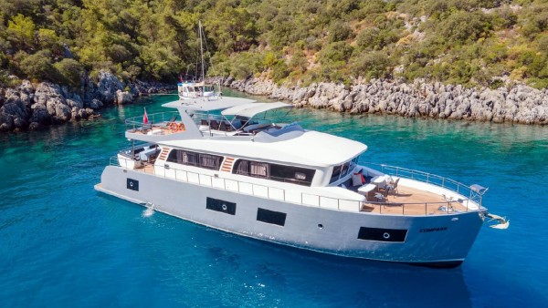 Motoryacht Compass