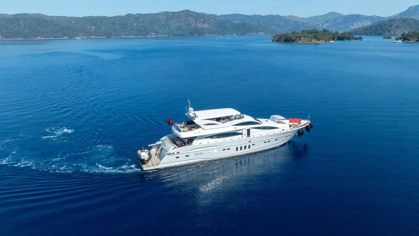Motoryacht Coral