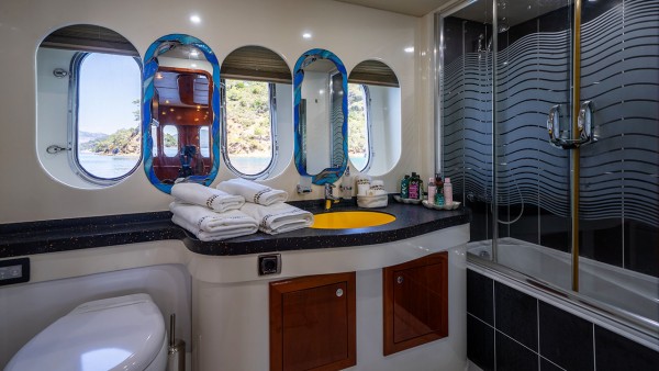 Motoryacht Coral