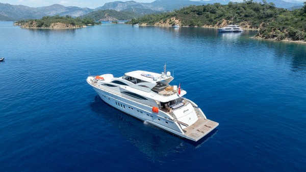 Motoryacht Coral