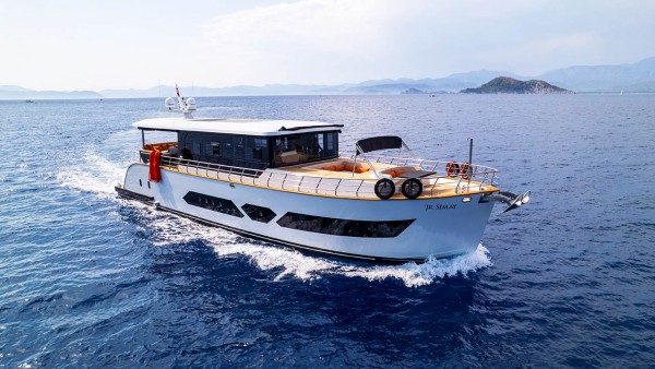 Jr. Simay Motoryacht