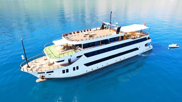 Limitless Motoryacht