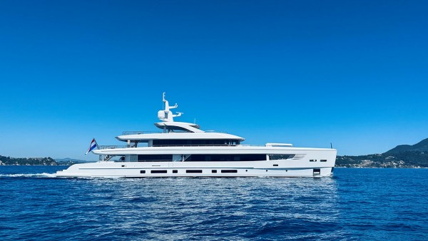 Oriy Motoryacht
