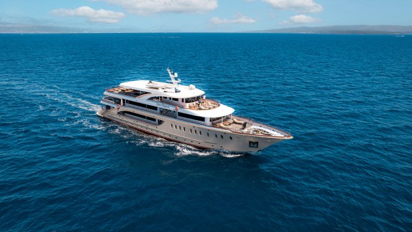 Queen Eleganza Motoryacht