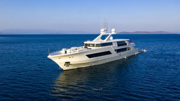 Vetro Motoryacht